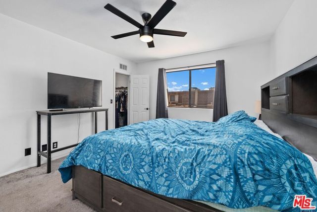 18415 Collins Street F, Tarzana (los Angeles), CA 91356