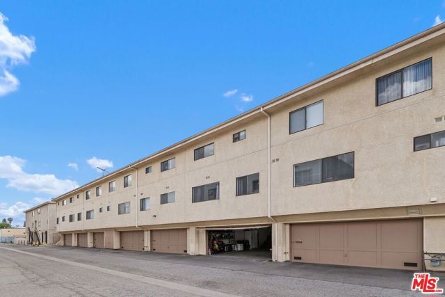 18415 Collins Street F, Tarzana (los Angeles), CA 91356
