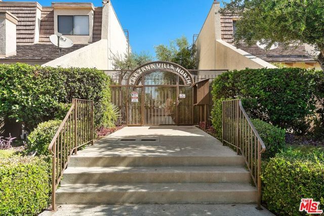 18415 Collins Street F, Tarzana (los Angeles), CA 91356