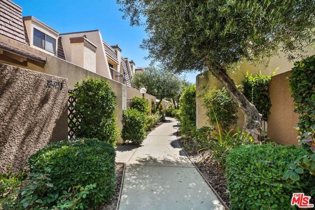 18415 Collins Street F, Tarzana (los Angeles), CA 91356