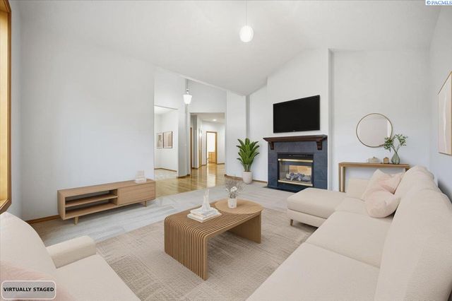 3111 W Canyon Lakes Dr., Kennewick, WA 99337