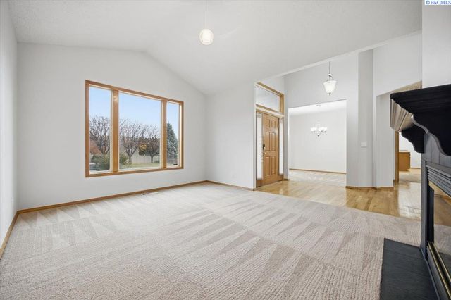 3111 W Canyon Lakes Dr., Kennewick, WA 99337