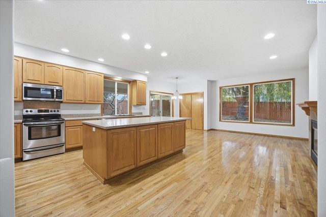 3111 W Canyon Lakes Dr., Kennewick, WA 99337