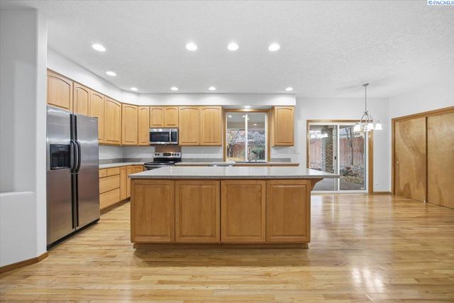 3111 W Canyon Lakes Dr., Kennewick, WA 99337