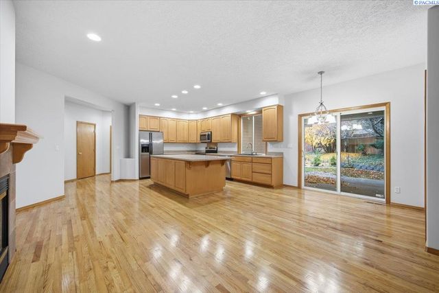 3111 W Canyon Lakes Dr., Kennewick, WA 99337