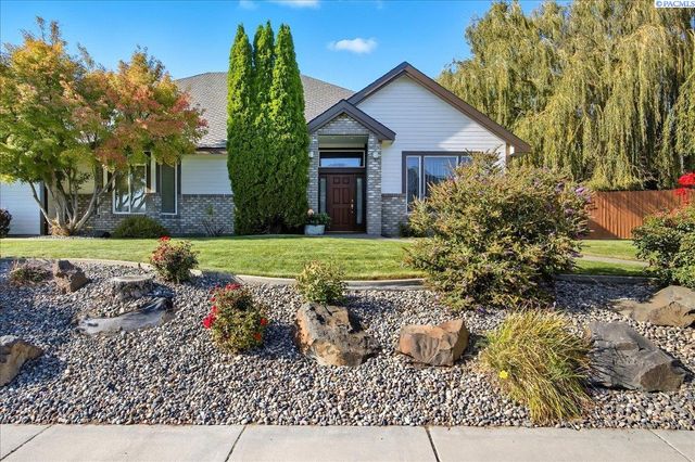 3111 W Canyon Lakes Dr., Kennewick, WA 99337