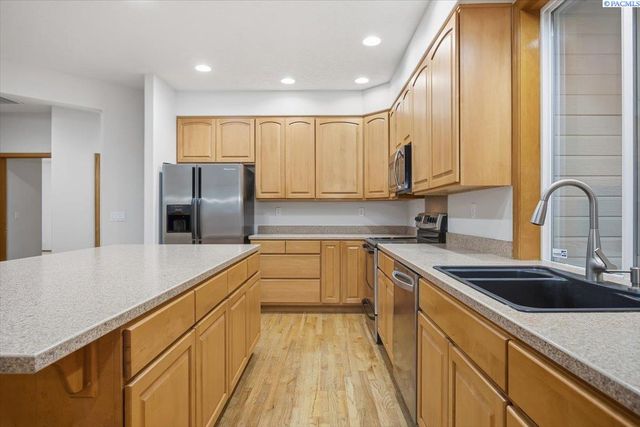 3111 W Canyon Lakes Dr., Kennewick, WA 99337