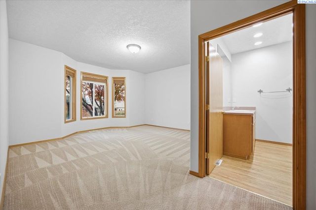 3111 W Canyon Lakes Dr., Kennewick, WA 99337