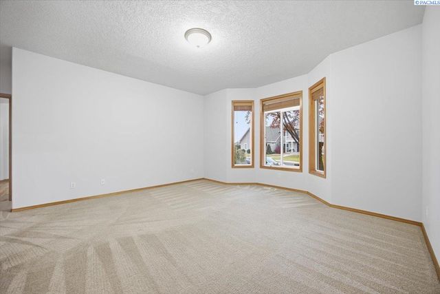 3111 W Canyon Lakes Dr., Kennewick, WA 99337