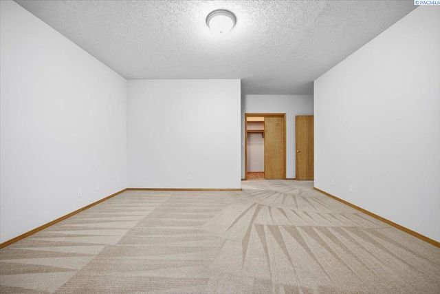 3111 W Canyon Lakes Dr., Kennewick, WA 99337