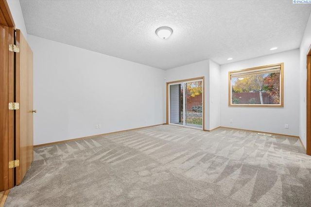 3111 W Canyon Lakes Dr., Kennewick, WA 99337