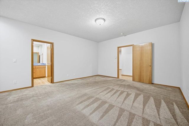 3111 W Canyon Lakes Dr., Kennewick, WA 99337