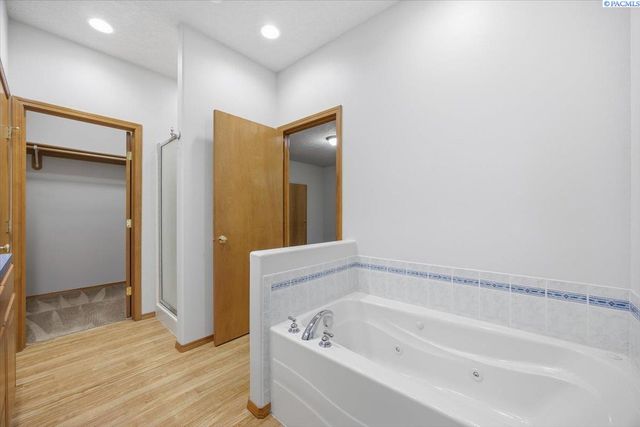 3111 W Canyon Lakes Dr., Kennewick, WA 99337