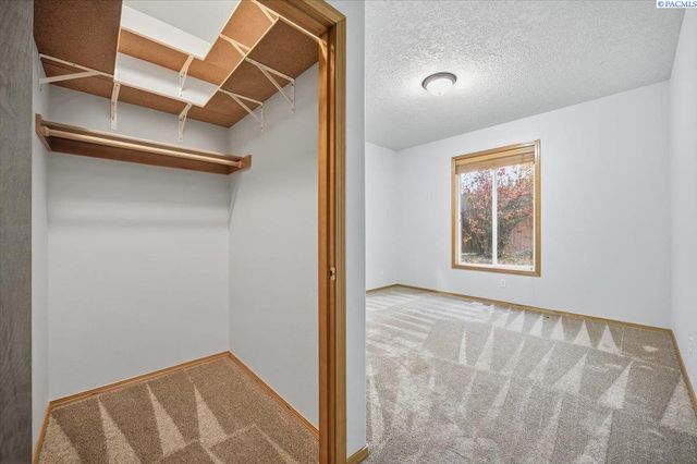 3111 W Canyon Lakes Dr., Kennewick, WA 99337