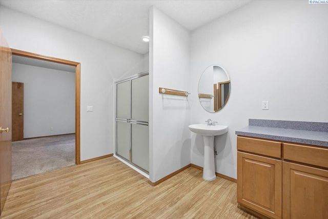 3111 W Canyon Lakes Dr., Kennewick, WA 99337