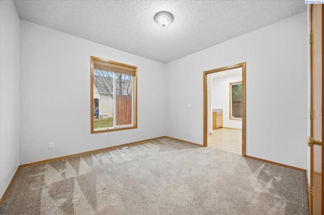 3111 W Canyon Lakes Dr., Kennewick, WA 99337