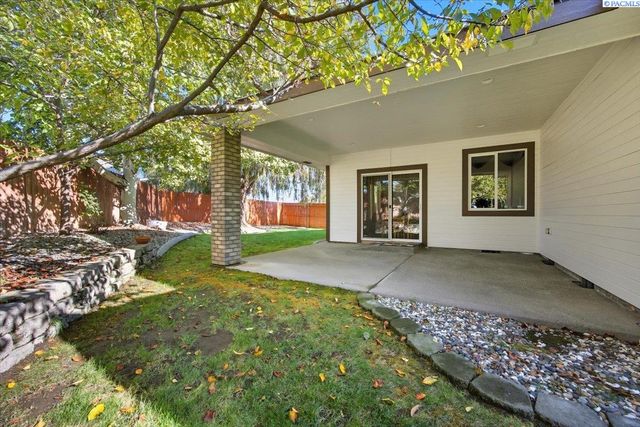 3111 W Canyon Lakes Dr., Kennewick, WA 99337