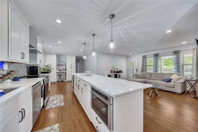 6696 Starling Drive SW, Mableton, GA 30126