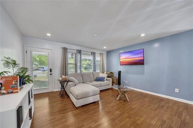 6696 Starling Drive SW, Mableton, GA 30126