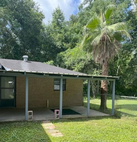 394 County Road 3378, Cleveland, TX 77327