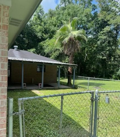 394 County Road 3378, Cleveland, TX 77327