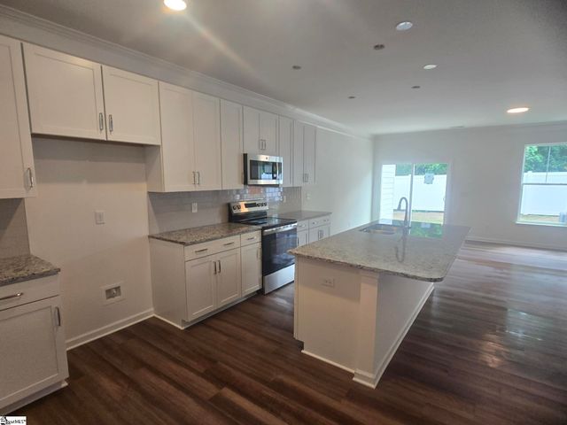 603 Autumn Lake Road, Simpsonville, SC 29681