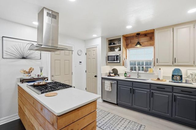 2824 Ryan Ave, Fort Worth, TX 76110