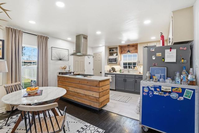 2824 Ryan Ave, Fort Worth, TX 76110