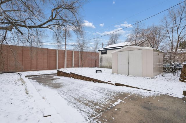 209 Park Street W, South Saint Paul, MN 55075