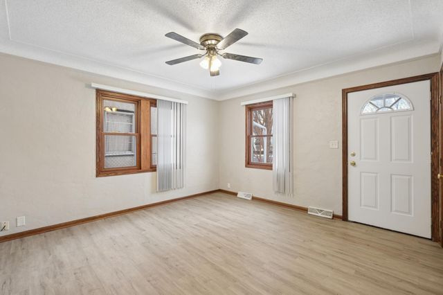 209 Park Street W, South Saint Paul, MN 55075