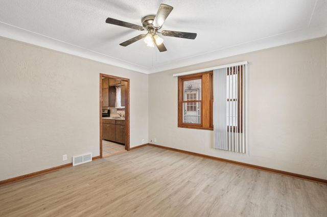 209 Park Street W, South Saint Paul, MN 55075