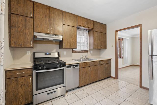 209 Park Street W, South Saint Paul, MN 55075