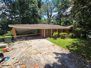 2600 Lisa SW Drive, Atlanta, GA 30311