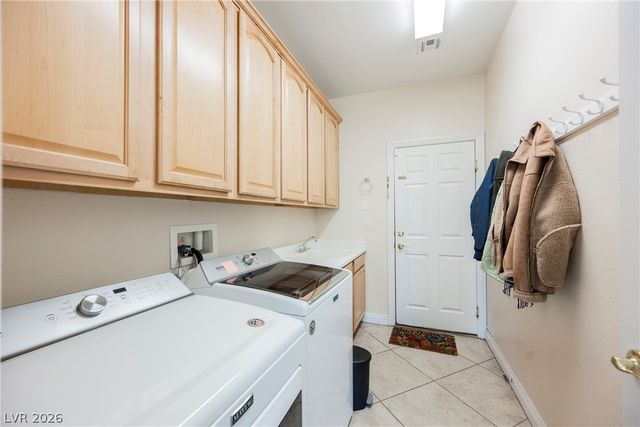 9562 Staff Lane, Las Vegas, NV 89178