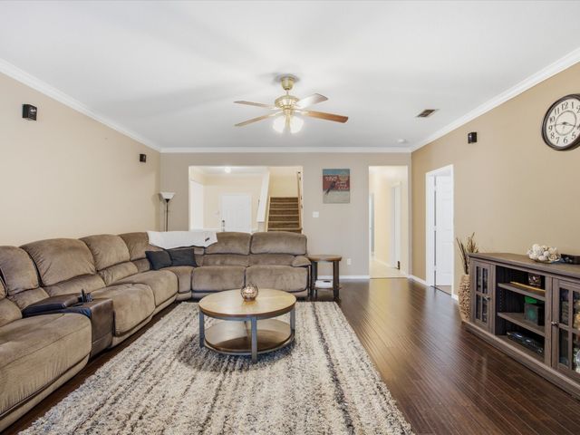 5004 Vaquero Drive, Arlington, TX 76017