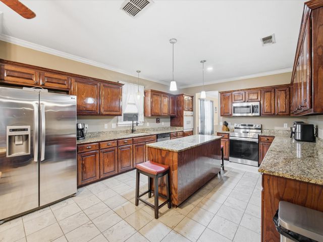 5004 Vaquero Drive, Arlington, TX 76017