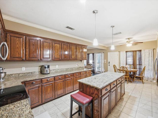 5004 Vaquero Drive, Arlington, TX 76017