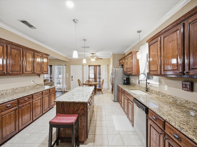 5004 Vaquero Drive, Arlington, TX 76017