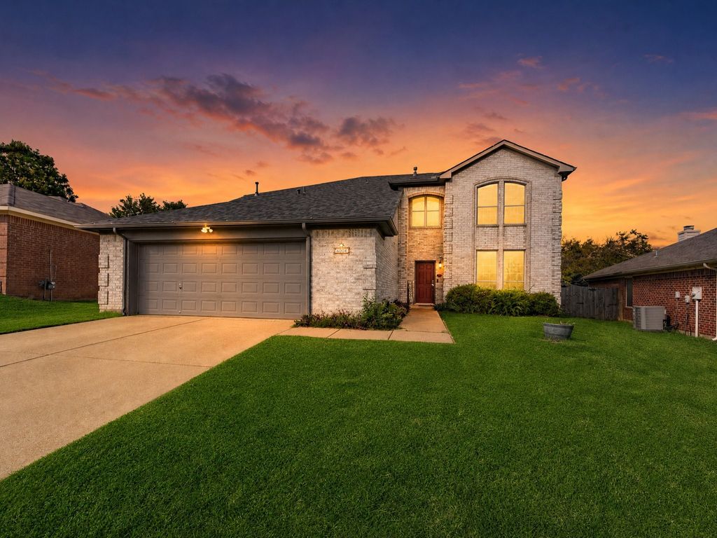 5004 Vaquero Drive, Arlington, TX 76017