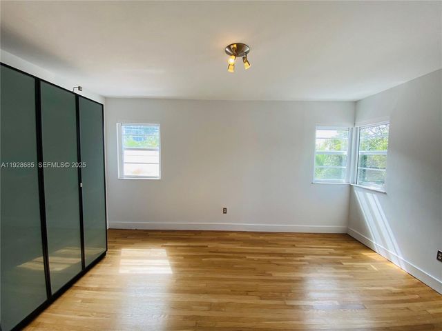 6881 Bay Dr 11, Miami Beach, FL 33141