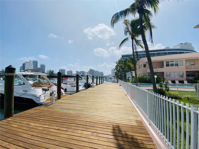 6881 Bay Dr 11, Miami Beach, FL 33141