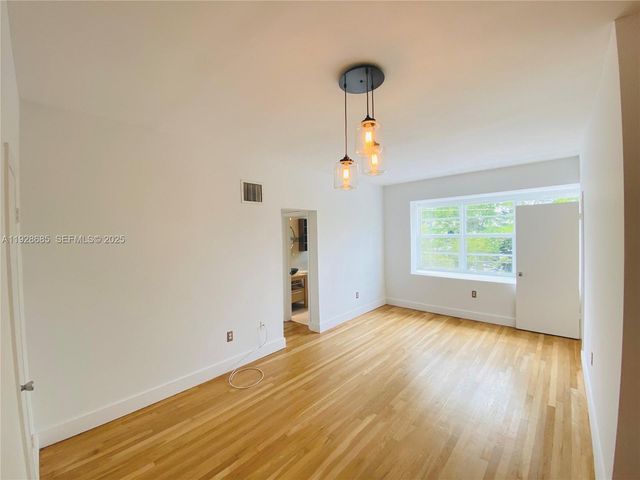 6881 Bay Dr 11, Miami Beach, FL 33141