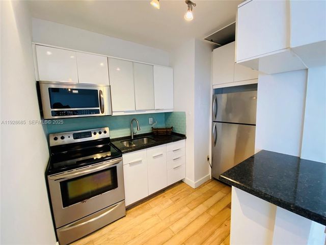 6881 Bay Dr 11, Miami Beach, FL 33141