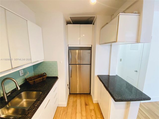 6881 Bay Dr 11, Miami Beach, FL 33141