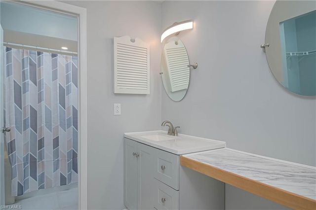 9833 Maplecrest CIR, Lehigh Acres, FL 33936