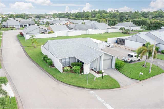 9833 Maplecrest CIR, Lehigh Acres, FL 33936