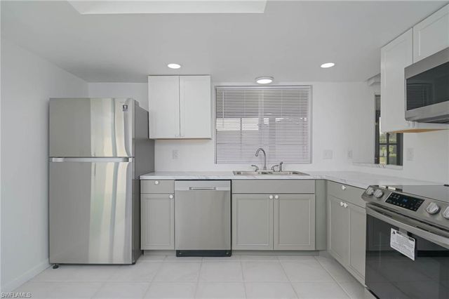 9833 Maplecrest CIR, Lehigh Acres, FL 33936