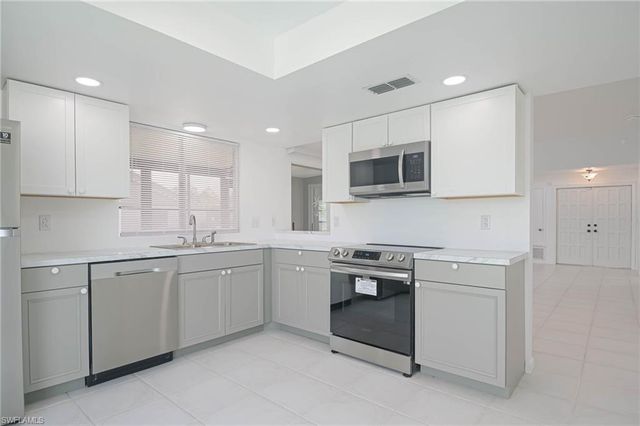 9833 Maplecrest CIR, Lehigh Acres, FL 33936