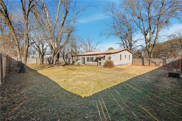 701 N Curtis Avenue, Pea Ridge, AR 72751