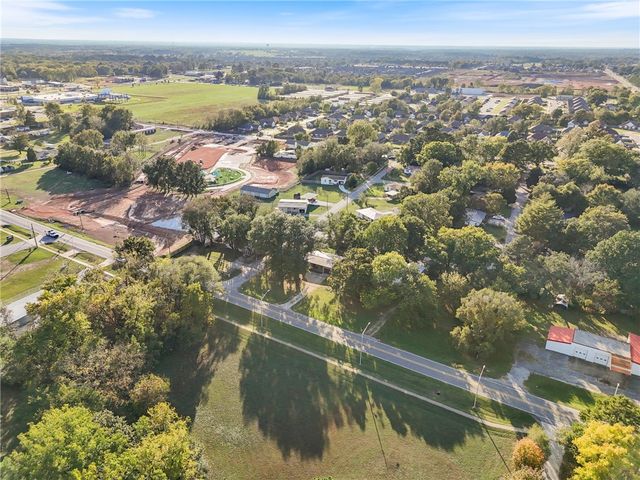 701 N Curtis Avenue, Pea Ridge, AR 72751